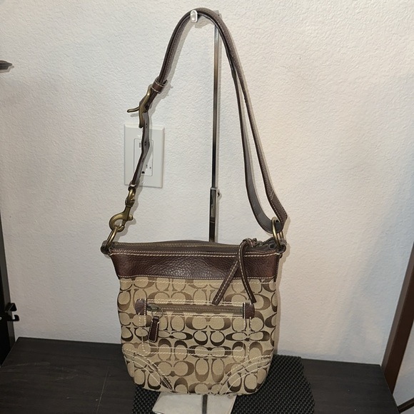 Coach shoulder bag. Coach Signature C Shoulder bag
Coach - Picture 6 of 9